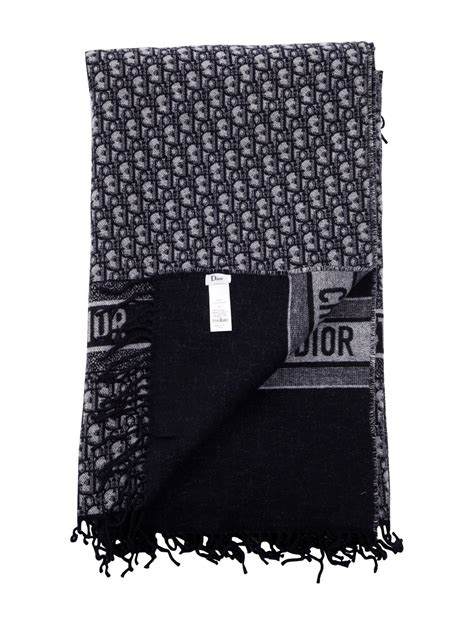 dior blanket scarf.